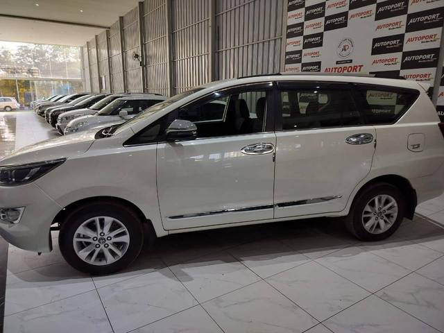 https://images10.gaadi.com/usedcar_image/4354581/original/processed_81bfcd4b4d330fda3ffe944a08ab01b9.jpg?imwidth=6400