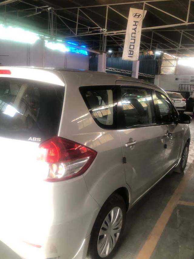 https://images10.gaadi.com/usedcar_image/4354599/original/processed_f4928f8c49fc79ac325e563b6ce55c76.jpg?imwidth=6401