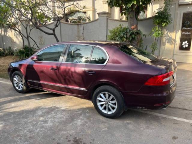 https://images10.gaadi.com/usedcar_image/4354851/original/156ced0b07aaf7d819b3e1704117bd77.jpeg?imwidth=6402