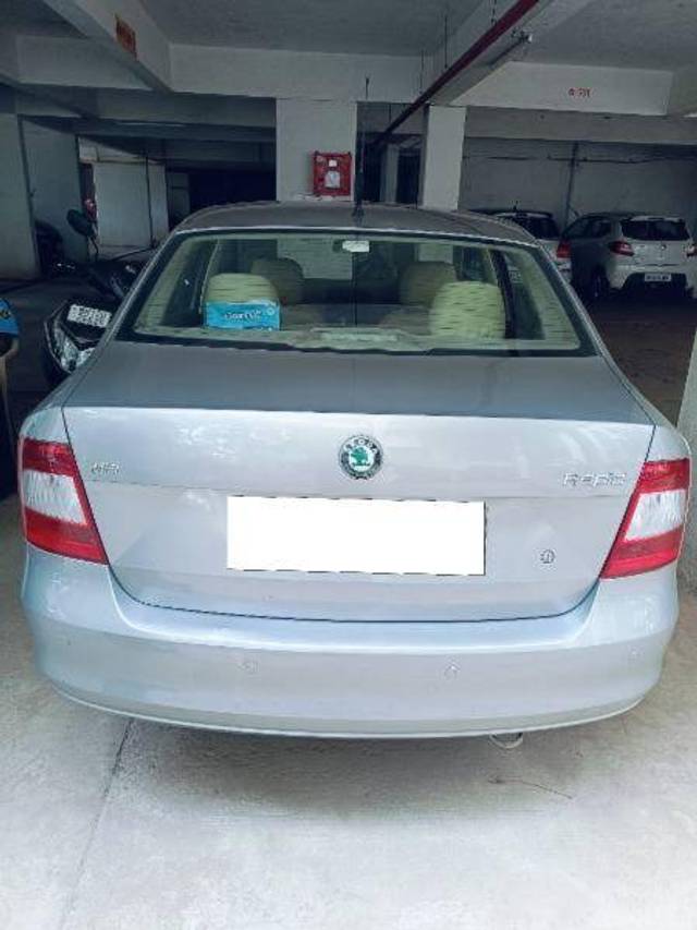 https://images10.gaadi.com/usedcar_image/4354903/original/4734ef2a1bb8c06e826064cfbf94c1b8.jpg?imwidth=6402