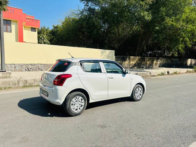 https://images10.gaadi.com/usedcar_image/4354954/original/processed_f82c9d7f5bbcd29f33fe924ec9ffe293.jpg?imwidth=6402