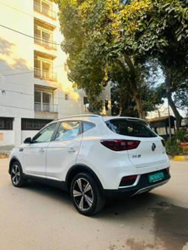 https://images10.gaadi.com/usedcar_image/4354955/original/processed_a4e537b2c646fb7f1d728bee189fe038.jpg?imwidth=6402