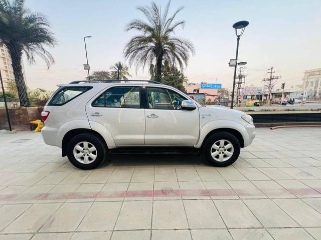 https://images10.gaadi.com/usedcar_image/4355018/original/processed_cadff99b899d63b9997b7f105f0774cf.jpg?imwidth=6401