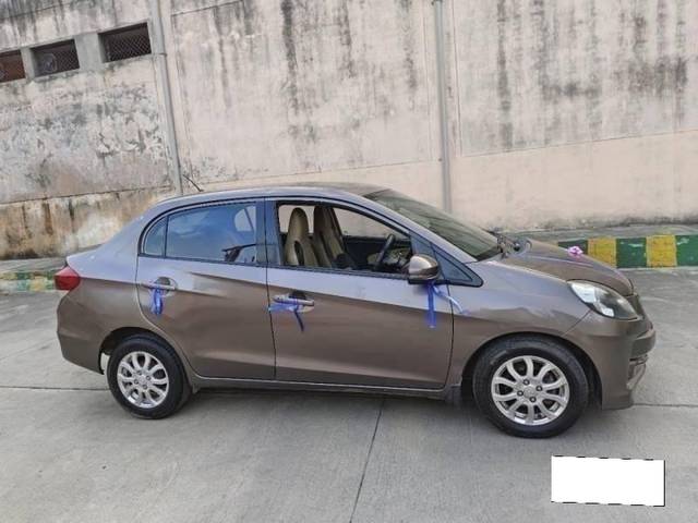 https://images10.gaadi.com/usedcar_image/4355063/original/processed_2c10165d0cdccff37c16e5edea246515.jpg?imwidth=6401