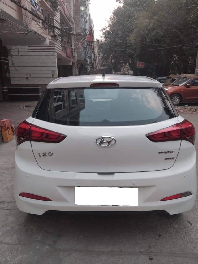 https://images10.gaadi.com/usedcar_image/4355080/original/processed_339d6d74781a4994939a29095cd6c728.jpg?imwidth=6402