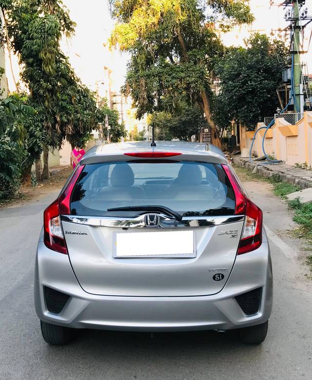 https://images10.gaadi.com/usedcar_image/4355103/original/processed_e213576f13bb11a190f0663cf00a81fa.jpg?imwidth=6401