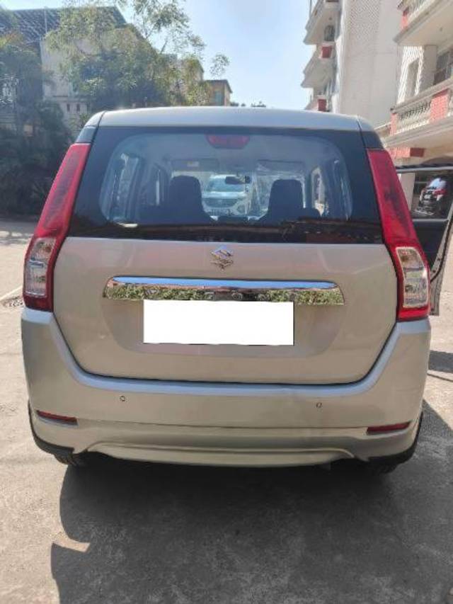 https://images10.gaadi.com/usedcar_image/4355206/original/processed_bb88cf23-0599-43ec-af7e-b322ce507845.jpg?imwidth=6400