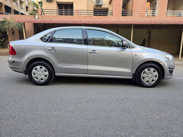 https://images10.gaadi.com/usedcar_image/4355283/original/processed_fee5a311a105537b89e950e02e8103ea.jpg?imwidth=6401