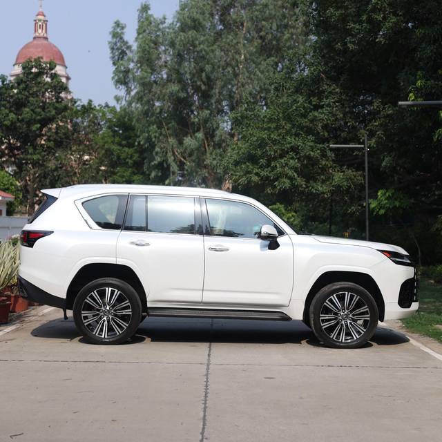 https://images10.gaadi.com/usedcar_image/4355728/original/processed_f5060931-a9bb-4167-9eb6-6fcad875447c.jpg?imwidth=6400