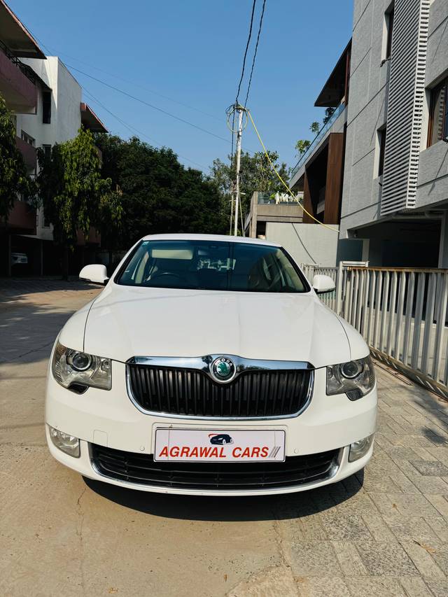 https://images10.gaadi.com/usedcar_image/4355884/original/4fa69f8450b65c829b2096293c990628.jpeg?imwidth=6400