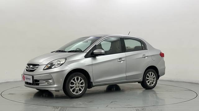 https://images10.gaadi.com/usedcar_image/4355995/original/2ae4aecfc1a3ee7447bbb0a52f6ddc60.JPG?imwidth=6400