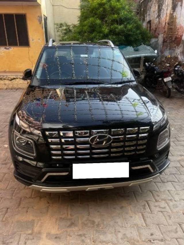 https://images10.gaadi.com/usedcar_image/4356216/original/processed_5f7176d1-1a12-497b-ba5c-96db2b8bdbc5.jpeg?imwidth=6400