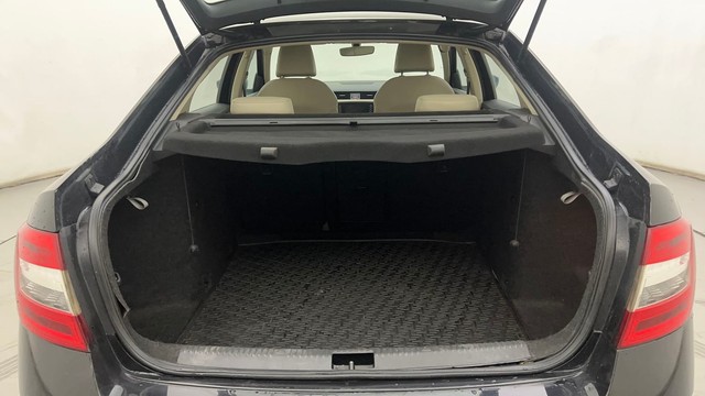 Second-hand 2018 Skoda Octavia 2.0 TDI MT Style for sale in Hyderabad-9