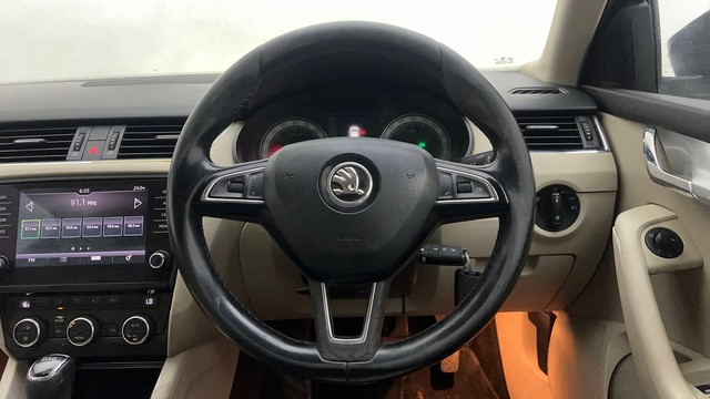 Second-hand 2018 Skoda Octavia 2.0 TDI MT Style for sale in Hyderabad-31