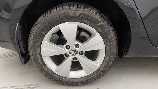 Second-hand 2018 Skoda Octavia 2.0 TDI MT Style for sale in Hyderabad-18