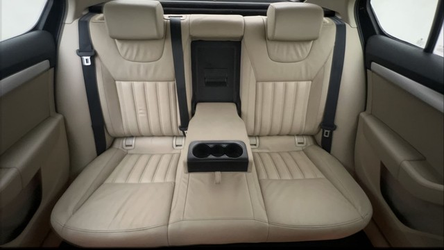 Second-hand 2018 Skoda Octavia 2.0 TDI MT Style for sale in Hyderabad-30