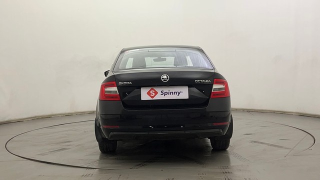 Second-hand 2018 Skoda Octavia 2.0 TDI MT Style for sale in Hyderabad-4