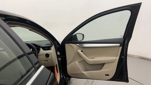 Second-hand 2018 Skoda Octavia 2.0 TDI MT Style for sale in Hyderabad-16