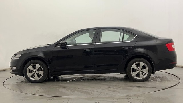 Second-hand 2018 Skoda Octavia 2.0 TDI MT Style for sale in Hyderabad-6