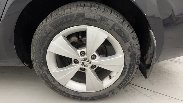 Second-hand 2018 Skoda Octavia 2.0 TDI MT Style for sale in Hyderabad-19