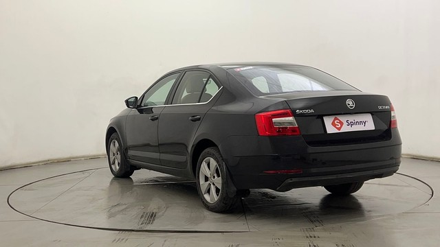 Second-hand 2018 Skoda Octavia 2.0 TDI MT Style for sale in Hyderabad-5