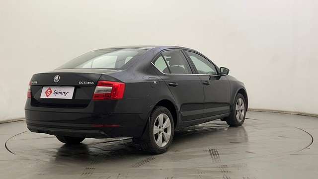 Second-hand 2018 Skoda Octavia 2.0 TDI MT Style for sale in Hyderabad-3
