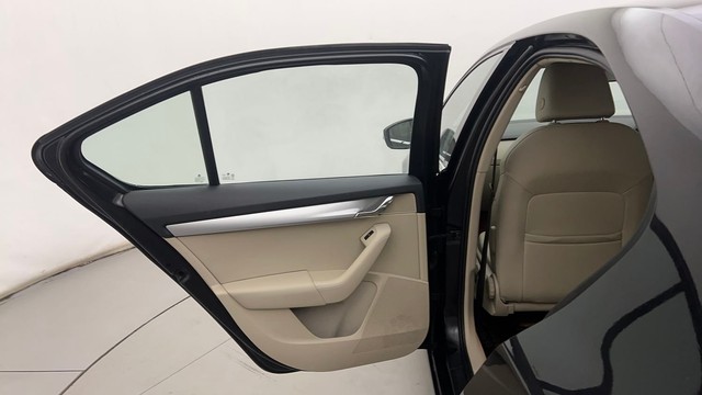 Second-hand 2018 Skoda Octavia 2.0 TDI MT Style for sale in Hyderabad-35