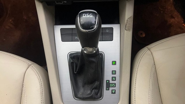 Second-hand 2018 Skoda Octavia 2.0 TDI MT Style for sale in Hyderabad-12