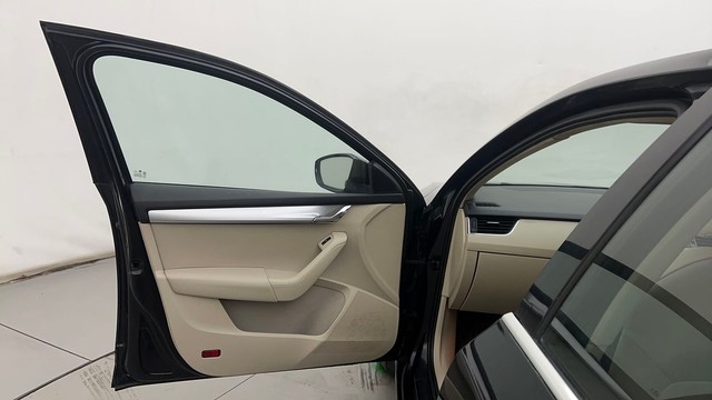 Second-hand 2018 Skoda Octavia 2.0 TDI MT Style for sale in Hyderabad-36
