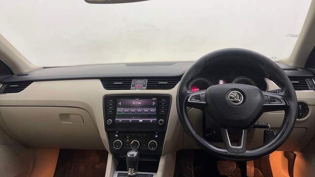 Second-hand 2018 Skoda Octavia 2.0 TDI MT Style for sale in Hyderabad-11