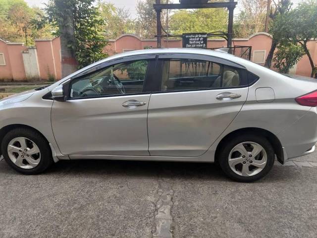 https://images10.gaadi.com/usedcar_image/4356315/original/processed_92c18265-04d9-4c26-8732-13160a89160a.jpg?imwidth=6400