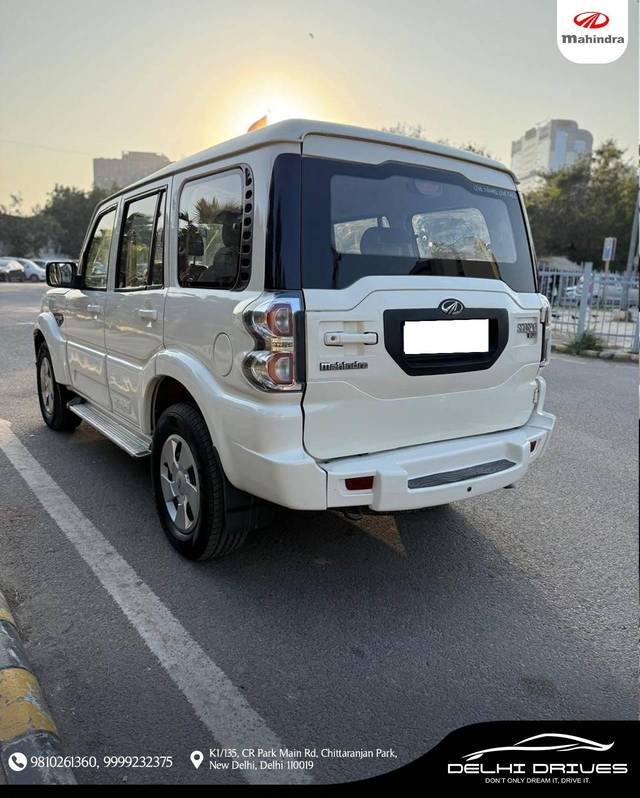 https://images10.gaadi.com/usedcar_image/4356504/original/processed_54a8d763186b779240ef4eb43166071a.jpeg?imwidth=6402