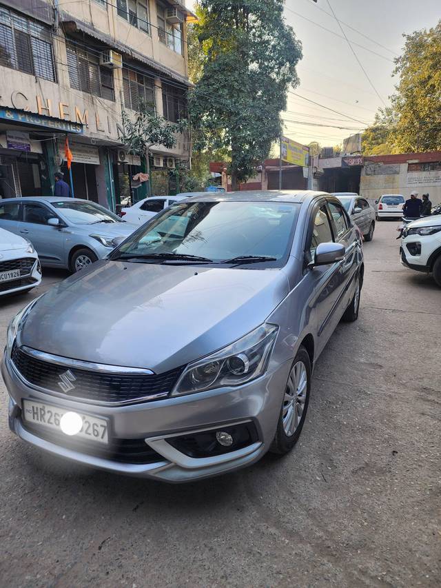 https://images10.gaadi.com/usedcar_image/4356591/original/processed_17dbb840f61491e99dd7815bbf2f9ae1.jpg?imwidth=6402