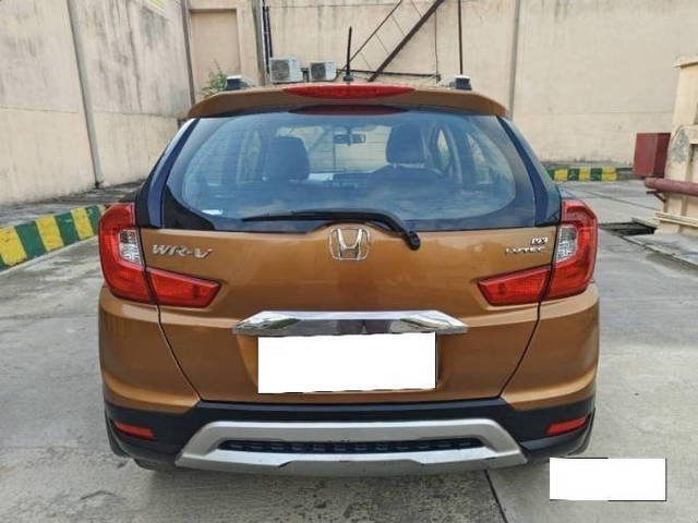 https://images10.gaadi.com/usedcar_image/4356668/original/processed_46688016e55c8f98f8af92ecec87ec0e.png?imwidth=6402