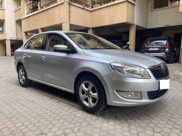 https://images10.gaadi.com/usedcar_image/4356684/original/processed_5bf1e62cc77a3e04a9b4899b1baf0e73.jpg?imwidth=6400