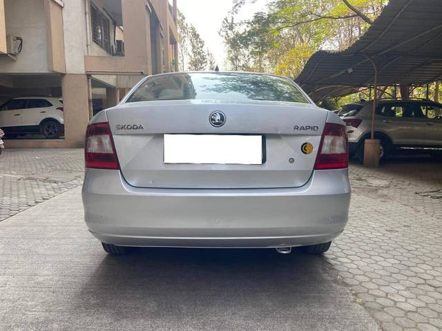 https://images10.gaadi.com/usedcar_image/4356684/original/processed_5c959eb3ec28b0a804ac80d2064f1777.jpg?imwidth=6402