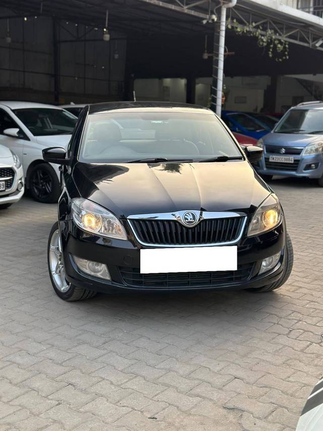 https://images10.gaadi.com/usedcar_image/4356904/original/processed_cec431e714e096e621e72bfa94bfc401.jpg?imwidth=6401