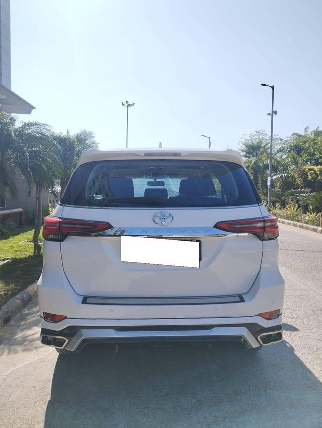 https://images10.gaadi.com/usedcar_image/4357014/original/processed_552f5195ce35dcc7bea8255fa8b7292c.jpg?imwidth=6402