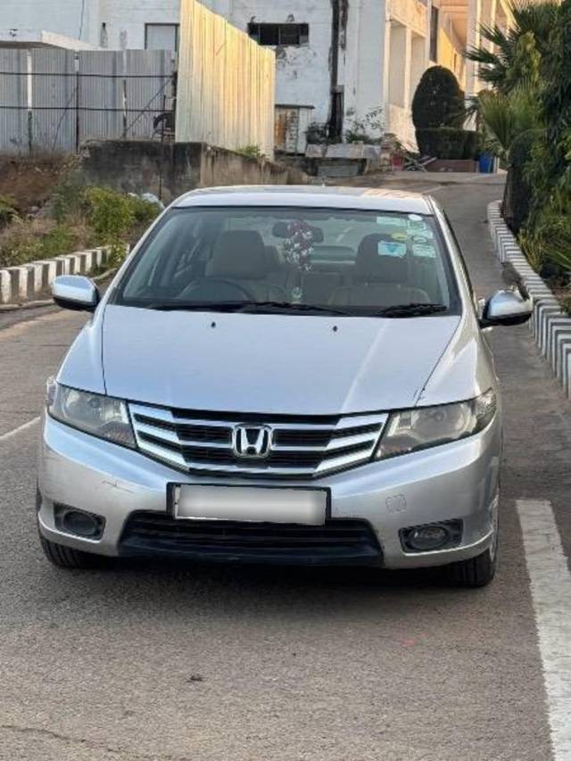 https://images10.gaadi.com/usedcar_image/4357047/original/processed_ecf40baa-848e-4ee6-bbd4-0650bc411e4e.jpeg?imwidth=6402