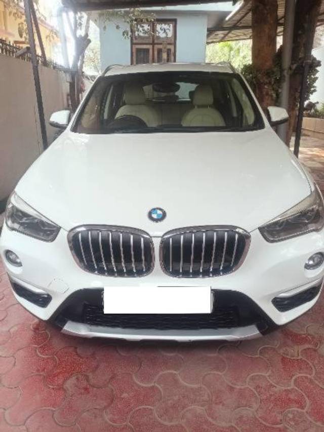 https://images10.gaadi.com/usedcar_image/4357142/original/processed_aa44ef2b-4e08-44bb-a32e-755b3507ccdd.jpg?imwidth=6400