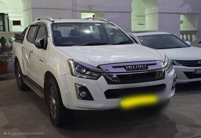 https://images10.gaadi.com/usedcar_image/4357582/original/cba31a2949e4c27c390d22094f2b2010.jpg?imwidth=6400