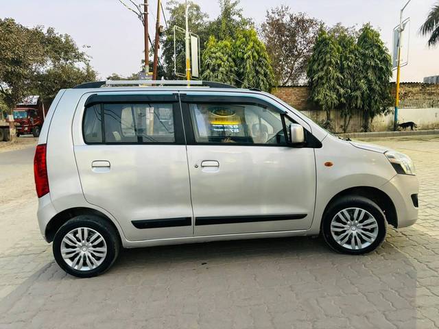 https://images10.gaadi.com/usedcar_image/4357610/original/processed_1e2fb7b890a546a6e33446a7fb937b88.jpg?imwidth=6401