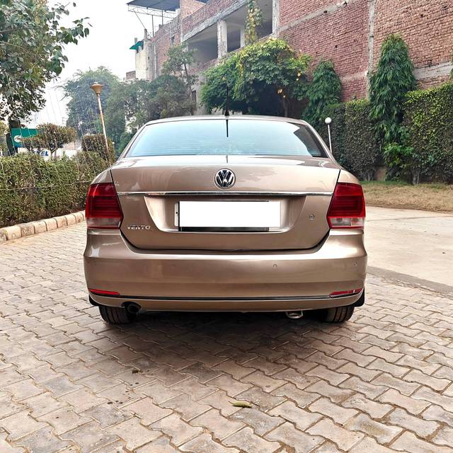 https://images10.gaadi.com/usedcar_image/4357636/original/processed_f44fee0a61f52428ce0feac442ce4452.jpg?imwidth=6402