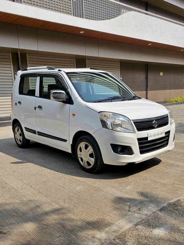 https://images10.gaadi.com/usedcar_image/4357638/original/processed_29811a2c6f9e51250ea53096e3e99ce8.jpg?imwidth=6400