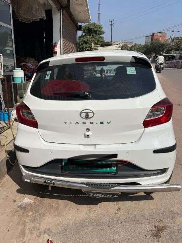 https://images10.gaadi.com/usedcar_image/4357714/original/processed_59575329-569b-46bd-92c4-f18a4a00592f.jpeg?imwidth=6401