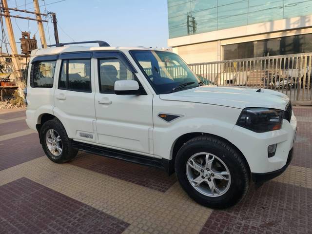 https://images10.gaadi.com/usedcar_image/4357893/original/processed_5fa5bd430ee888891f7b62297bf2638d.jpg?imwidth=6400