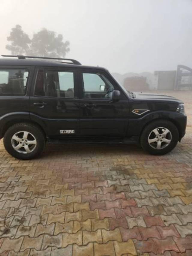 https://images10.gaadi.com/usedcar_image/4357925/original/processed_baff05f5-2ba5-47ee-9fd8-164f8ad42bfc.jpg?imwidth=6401