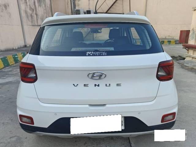 https://images10.gaadi.com/usedcar_image/4357970/original/processed_2b4386c59f8ef5aa7030274f261765a5.jpg?imwidth=6402