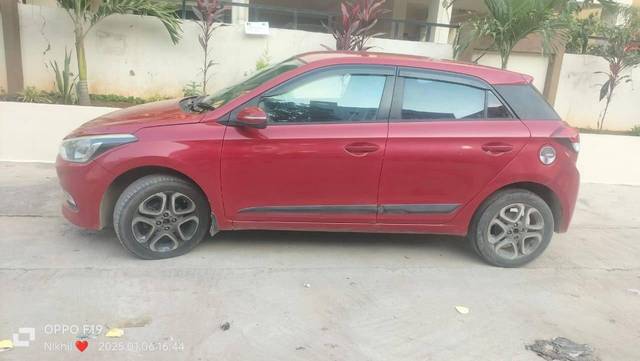 https://images10.gaadi.com/usedcar_image/4357973/original/processed_26cb3a22b4bc7800e34c7094b60e0015.jpg?imwidth=6402