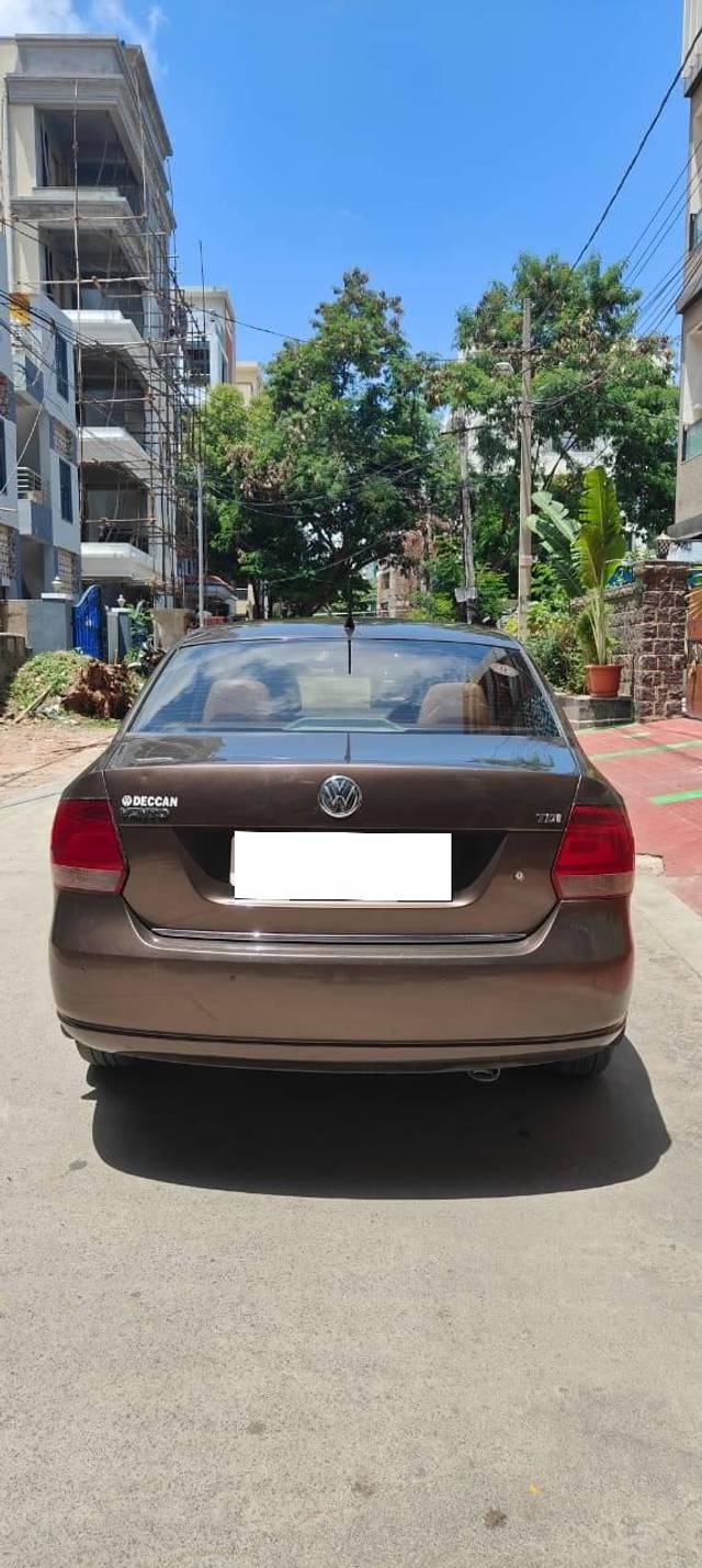 https://images10.gaadi.com/usedcar_image/4357979/original/processed_f2021da6241b05e55fa5ab14f44ae982.jpg?imwidth=6401